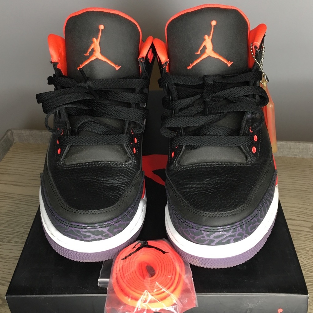 Air Jordan 3s (Crimson)